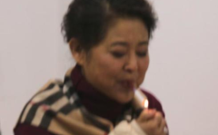 倪萍抽烟,荧屏女神背后的烟瘾人生